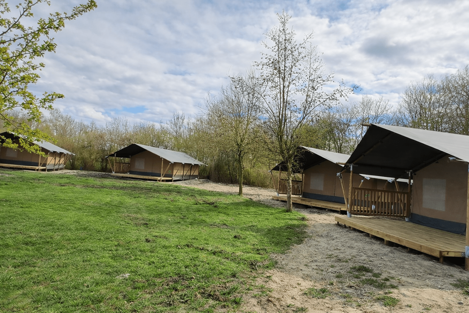 De safaritenten staan!